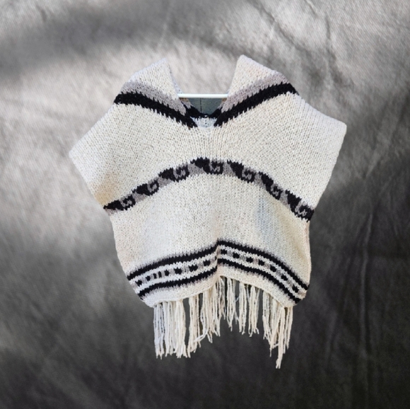 Vintage Knit Poncho - Picture 2 of 5